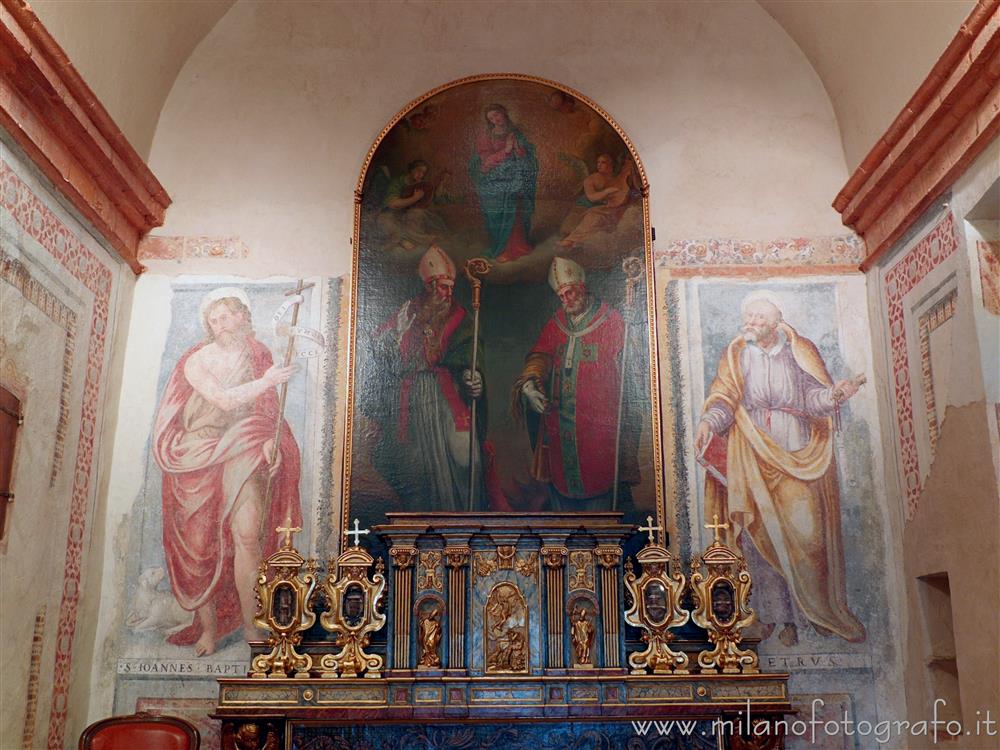 Montevecchia (Lecco) - Parete di fondo dell'abside della Chiesetta di San Bernardo